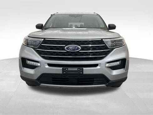 Used 2023 Ford Explorer XLT w/ Equipment Group 202A image 9