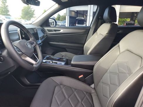 Used 2024 Volkswagen Atlas Cross Sport SE AWD/4WD image 19