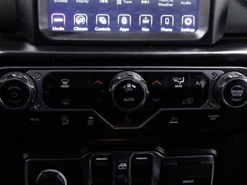 Used 2022 Jeep Wrangler Unlimited Sahara image 28