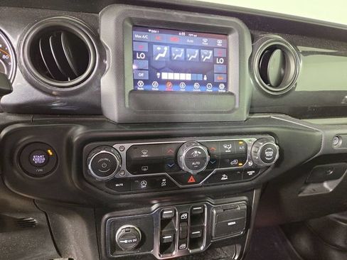 Used 2022 Jeep Gladiator Sport AWD/4WD image 17