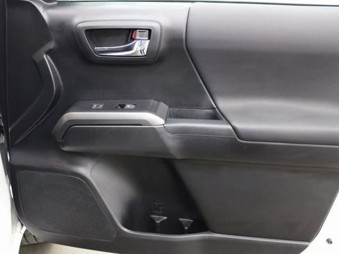 Used 2021 Toyota Tacoma TRD Off-Road w/ Technology Package image 28