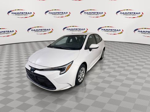Used 2023 Toyota Corolla LE FWD image 4
