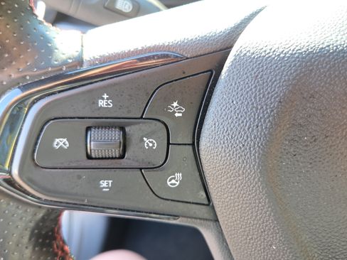 Used 2025 Chevrolet Trax RS FWD image 24