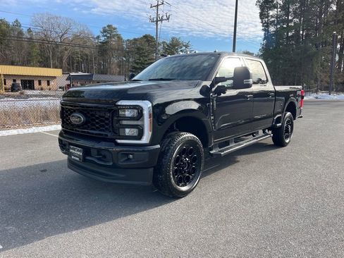 Certified 2025 Ford F250 XLT w/ Black Appearance Package image 2