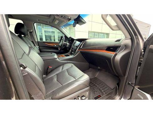 Used 2016 Cadillac Escalade Premium AWD/4WD image 28