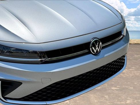 Used 2025 Volkswagen Jetta SE FWD image 33