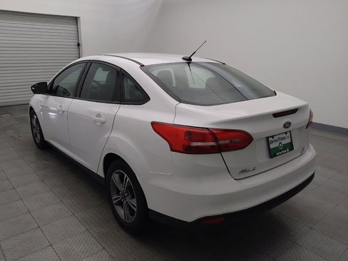 Used 2018 Ford Focus SE w/ SE Appearance Package image 5