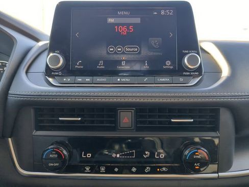 Used 2023 Nissan Rogue SV image 23