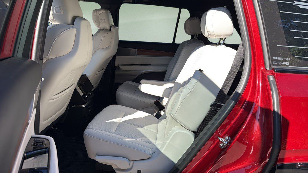 Certified 2026 Cadillac Vistiq Sport w/ LPO, Floor Liner Package AWD/4WD image 25