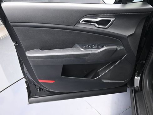 Used 2023 Kia Sportage LX image 12