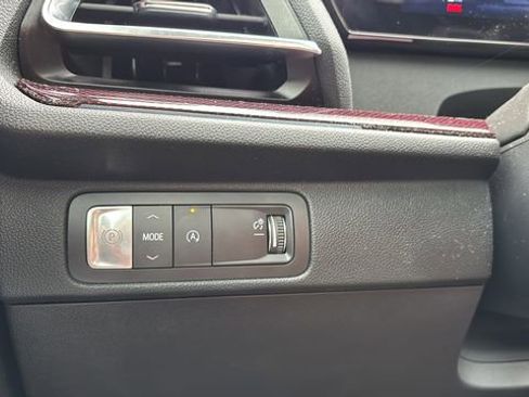 Used 2024 Chevrolet Traverse RS image 18