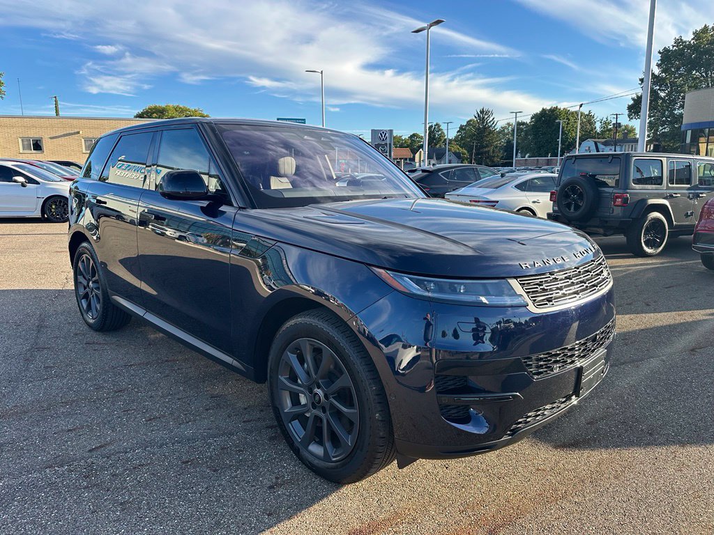 Used 2023 Land Rover Range Rover Sport SE AWD/4WD image 3