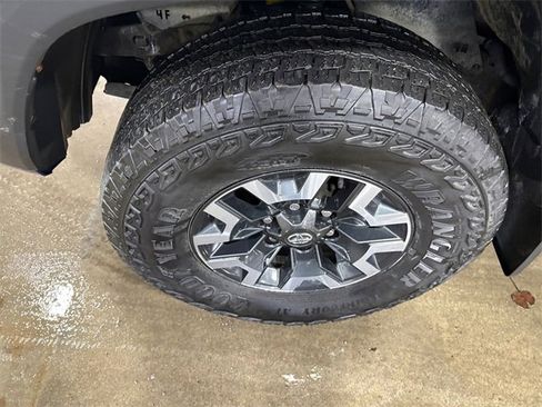 Used 2022 Toyota Tacoma TRD Off-Road w/ TRD Premium Off Road Package image 16