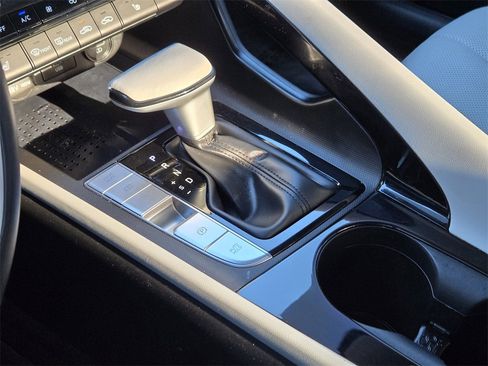 Used 2023 Hyundai Elantra Limited image 9