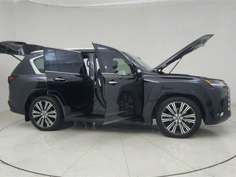 Used 2024 Lexus LX 600 4WD w/ Luxury Package image 75
