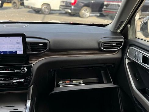 Certified 2023 Ford Explorer Limited image 35