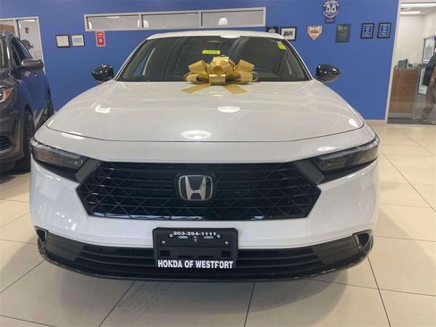 Used 2024 Honda Accord Sport image 2