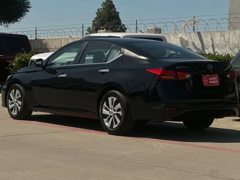 Used 2024 Nissan Altima 2.5 S FWD image 7