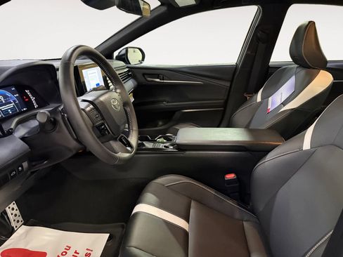 Used 2026 Toyota Camry SE image 13