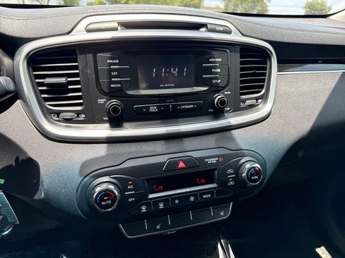 Used 2016 Kia Sorento EX FWD image 18