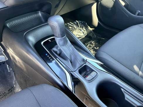 Used 2022 Toyota Corolla LE image 17