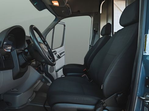 Used 2018 Mercedes-Benz Sprinter 2500 image 12