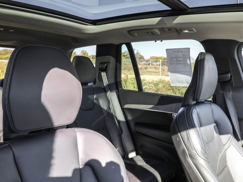 Used 2023 Volvo XC90 T8 Ultimate image 37
