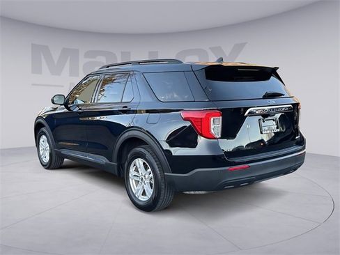 Used 2024 Ford Explorer XLT image 3