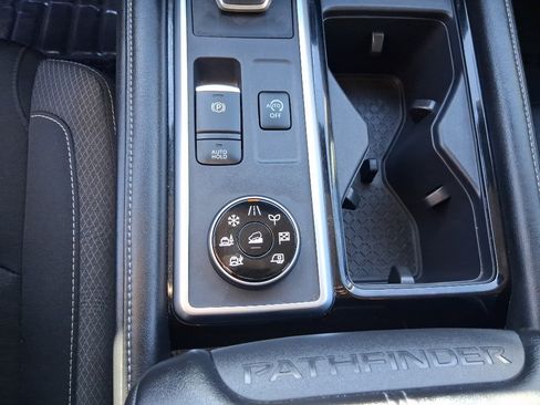 Used 2024 Nissan Pathfinder SV image 15