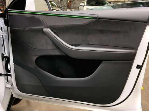 Used 2026 Tesla Model Y AWD image 22