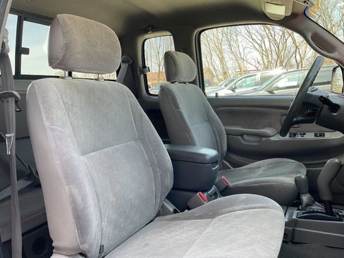 Used 2004 Toyota Tacoma 4x4 Xtracab V6 image 33