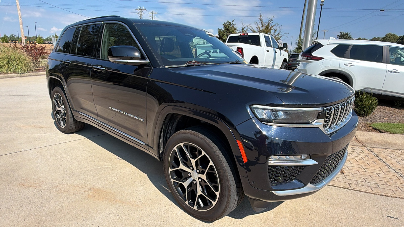 Used 2024 Jeep Grand Cherokee Summit AWD/4WD image 5