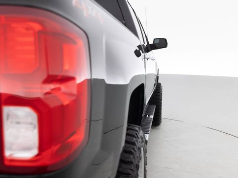 Used 2018 Chevrolet Silverado 1500 High Country AWD/4WD image 14