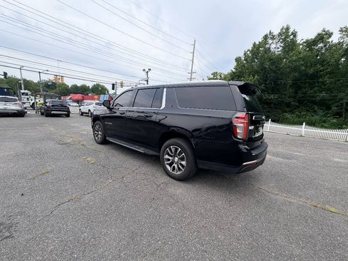 Used 2022 Chevrolet Suburban LT AWD/4WD image 39
