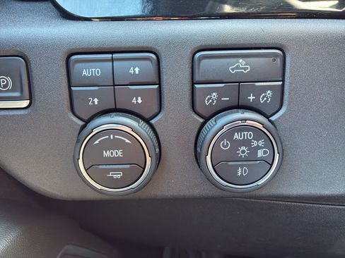 Used 2022 Chevrolet Silverado 1500 RST AWD/4WD image 31