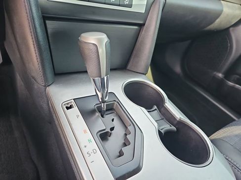 Used 2014 Toyota Camry SE FWD image 27