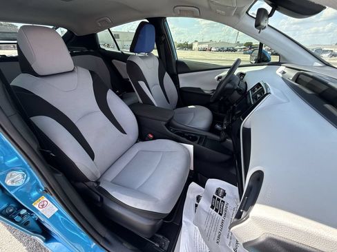 Used 2019 Toyota Prius LE FWD image 25