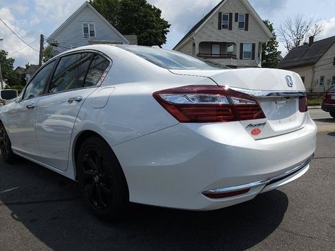 Used 2016 Honda Accord EX image 4