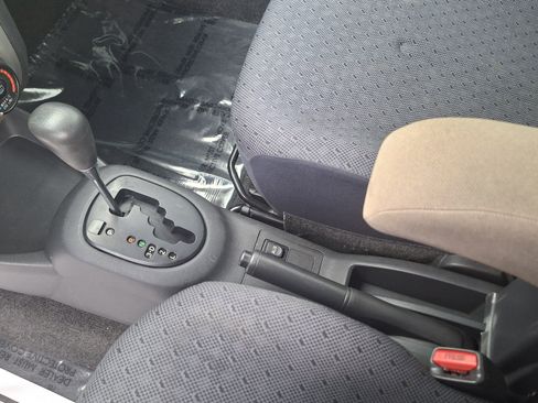 Used 2009 Toyota Yaris 2-Door Hatchback FWD image 14