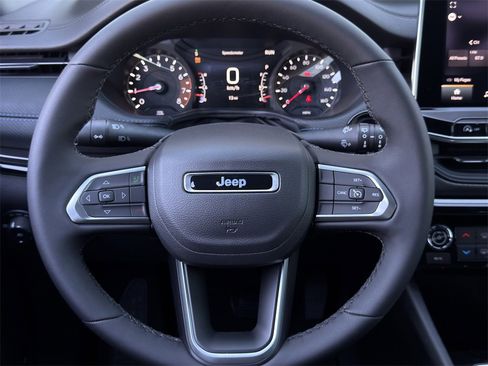 New 2026 Jeep Compass Latitude image 12
