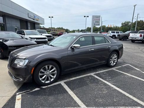 Used 2018 Chrysler 300 Limited AWD/4WD image 1