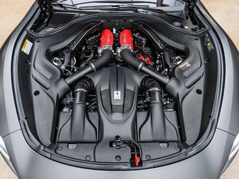 Used 2025 Ferrari Roma Spider image 5