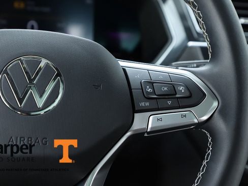 Used 2023 Volkswagen Tiguan SE R-Line FWD image 60