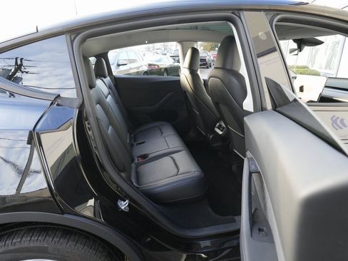 Used 2023 Tesla Model Y Long Range image 29