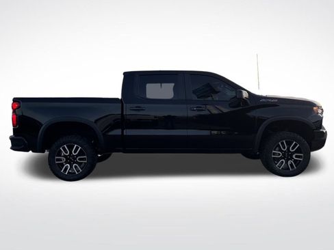 Used 2025 Chevrolet Silverado 1500 ZR2 w/ Technology Package image 8