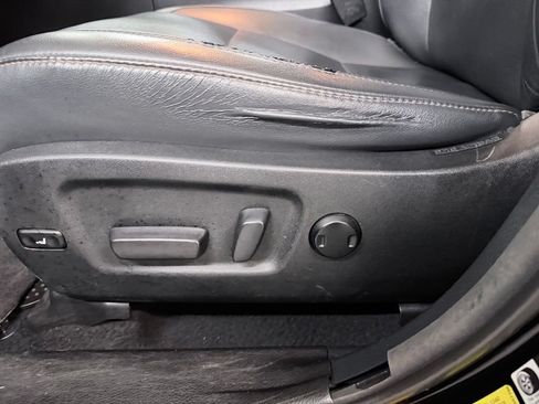 Used 2019 Toyota Highlander XLE FWD image 11