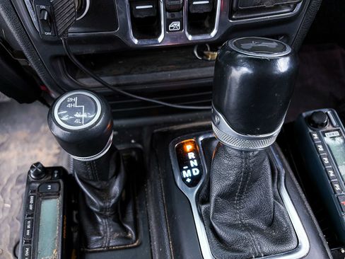 Used 2020 Jeep Wrangler Unlimited Sahara AWD/4WD image 16
