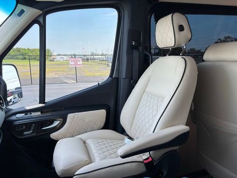 Used 2023 Mercedes-Benz Sprinter 3500 w/ Parking Package image 42