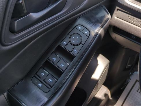 Used 2024 Nissan Rogue S AWD/4WD image 18