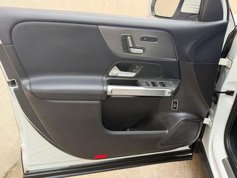 Used 2020 Mercedes-Benz GLB 250 4MATIC image 15